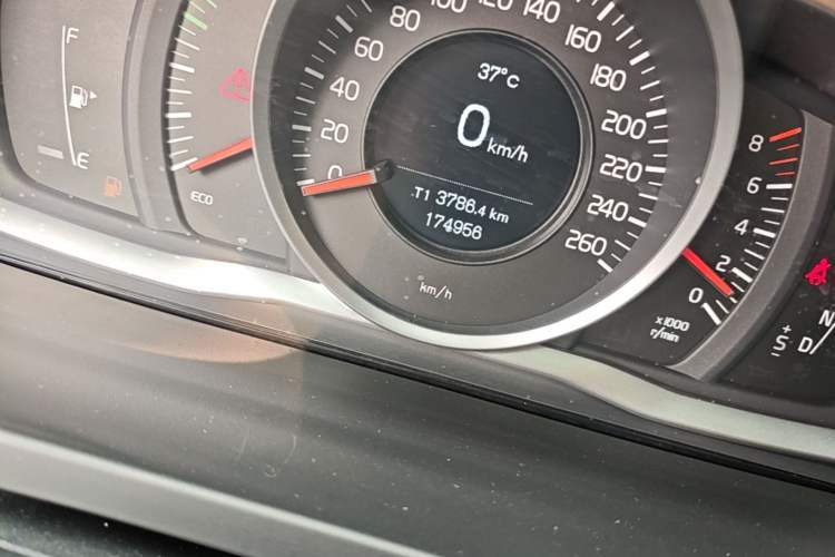 Used Volvo S60 2018 S60L T3 Smart Progress Edition Odometer Close Up