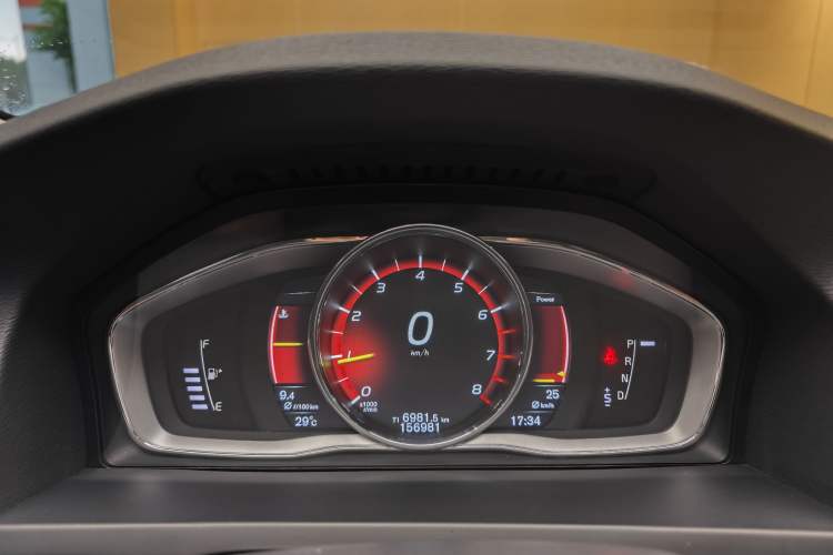 Used Volvo S60 2018 S60L T4 Zhiyuan Edition Odometer Close Up