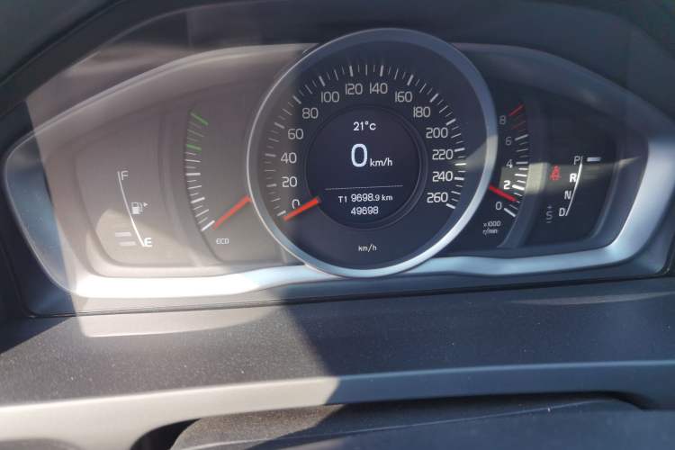 Used Volvo S60 2018 S60L T3 Smart Progress Edition Odometer Close Up