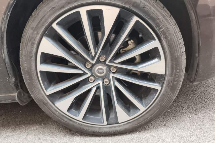 Used Volvo S60 2018 S60L T4 Smart & Ambitious Edition Right Front Wheel Hub