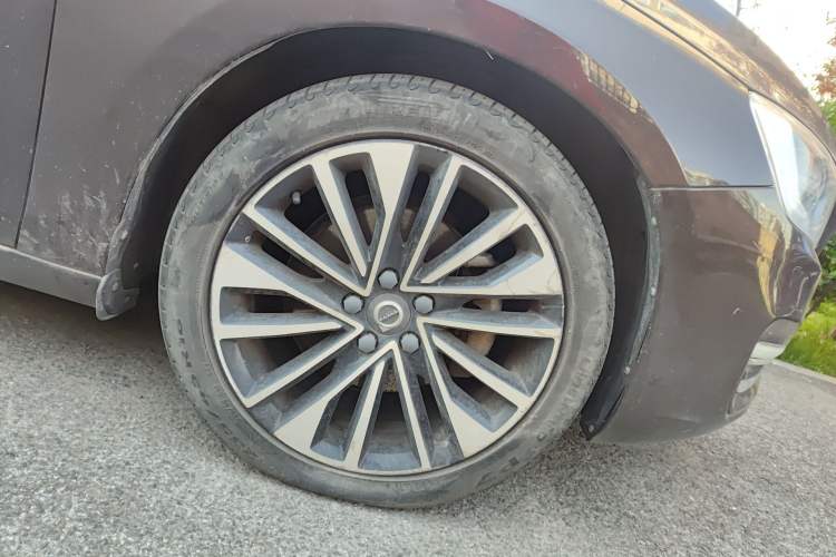 Used Volvo S60 2018 S60L T4 Smart & Ambitious Edition Right Front Wheel Hub
