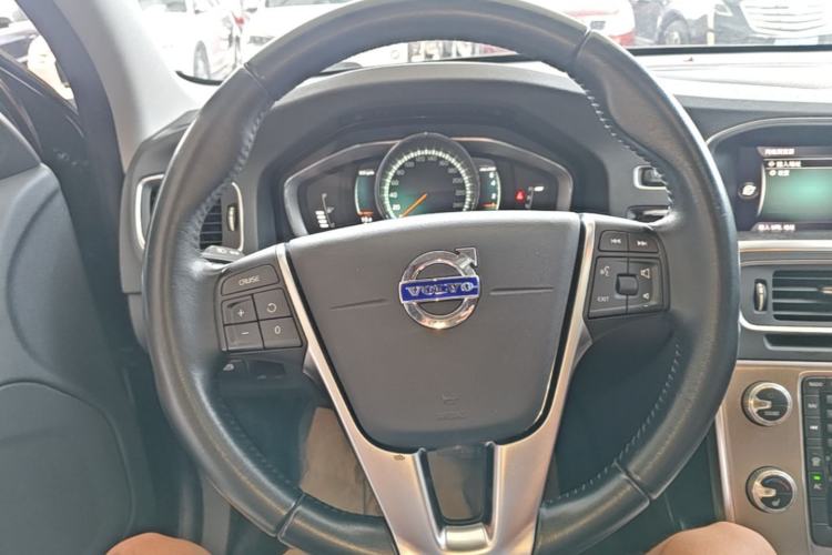 Used Volvo S60 2018 S60L T4 Zhiyuan Edition Steering Wheel