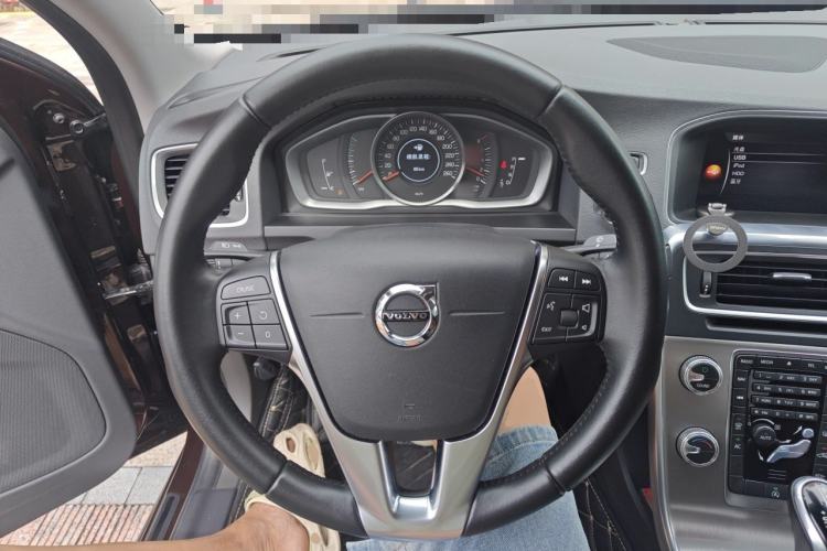 Used Volvo S60 2018 S60L T3 Smart Progress Edition Steering Wheel