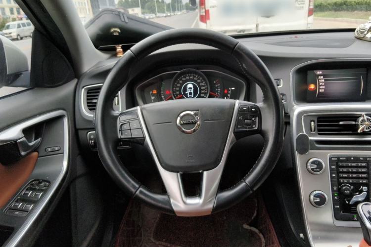Used Volvo S60 2018 S60L T3 Smart Progress Edition Steering Wheel