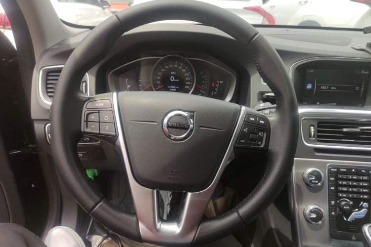 Used Volvo S60 2018 S60L T3 Smart Progress Edition Steering Wheel