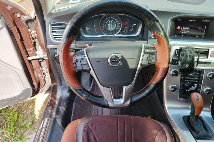 Used Volvo S60 2018 S60L T3 Smart Progress Edition Steering Wheel