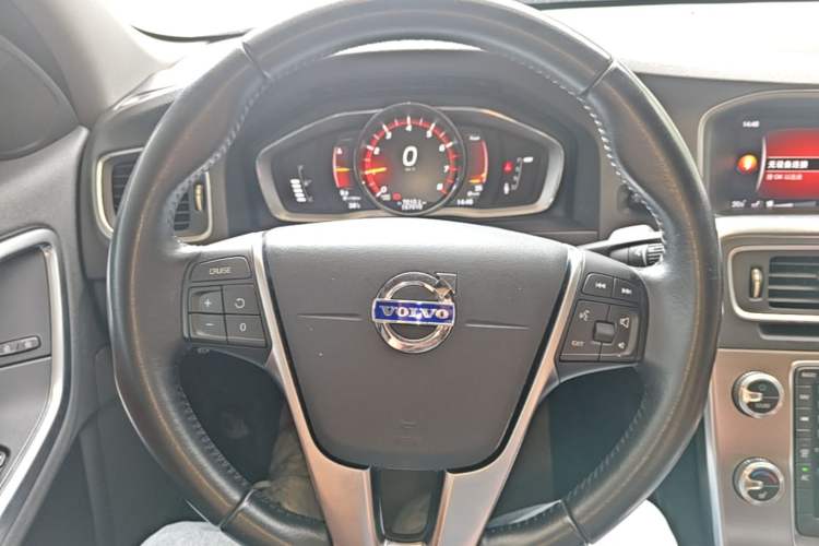 Used Volvo S60 2018 S60L T4 Zhiyuan Edition Steering Wheel