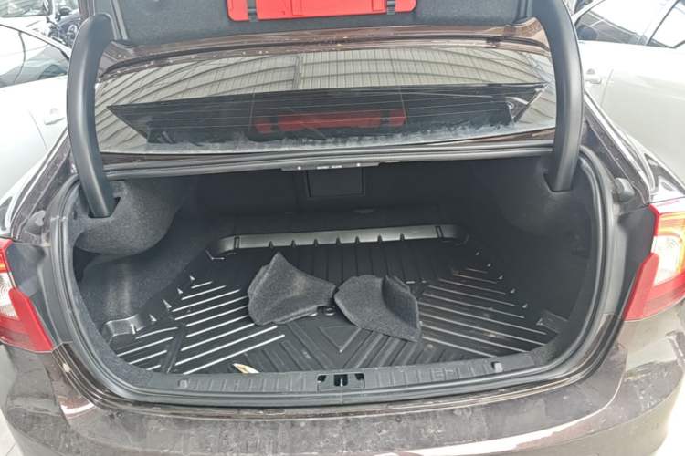 Used Volvo S60 2018 S60L T4 Zhiyuan Edition Trunk