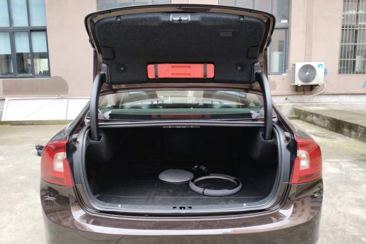 Used Volvo S60 2018 S60L T3 Smart Progress Edition Trunk