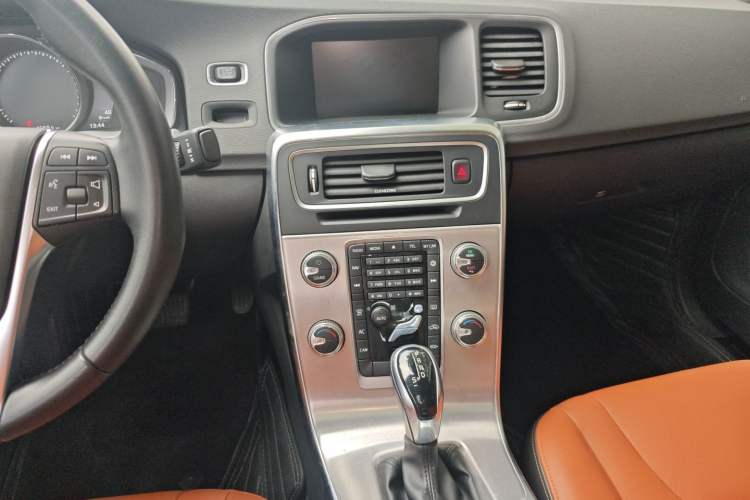 Used Volvo S60 2018 S60L T4 Smart & Ambitious Edition Audio And AC Panel