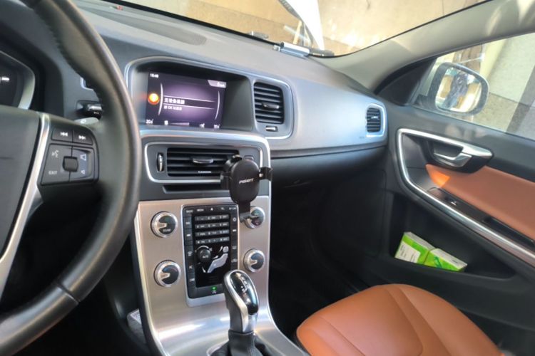 Used Volvo S60 2018 S60L T3 Smart Progress Edition Audio And AC Panel