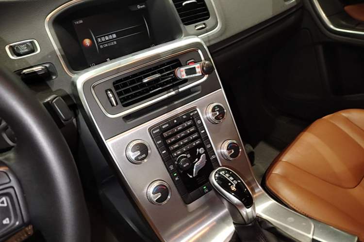 Used Volvo S60 2018 S60L T3 Smart Upgrade Edition Audio And AC Panel