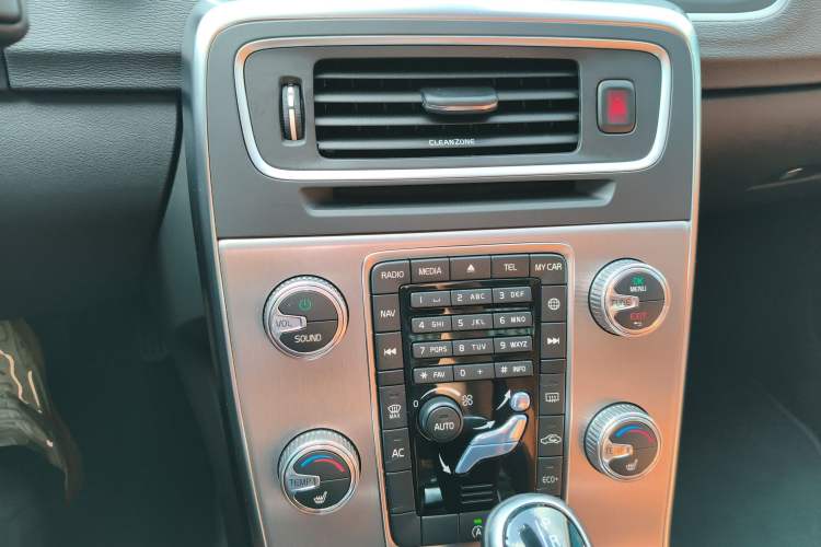 Used Volvo S60 2018 S60L T4 Zhiyuan Edition Audio And AC Panel