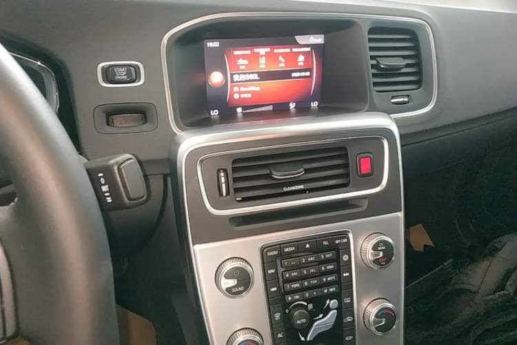 Used Volvo S60 2018 S60L T5 Intelligent Drive Progressive Edition Audio And AC Panel