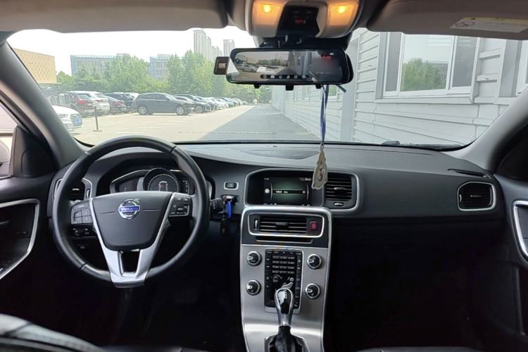 Used Volvo S60 2018 S60L T4 Zhiyuan Edition Center Console