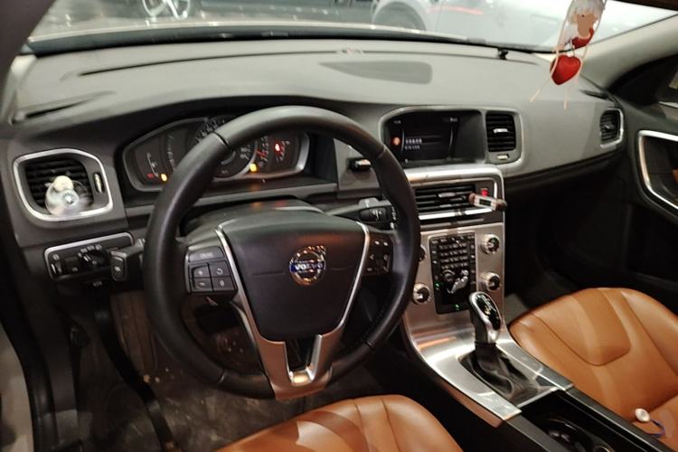 Used Volvo S60 2018 S60L T3 Smart Upgrade Edition Center Console