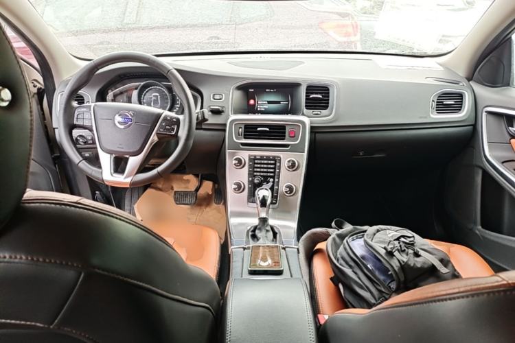 Used Volvo S60 2018 S60L T4 Zhiyuan Edition Center Console
