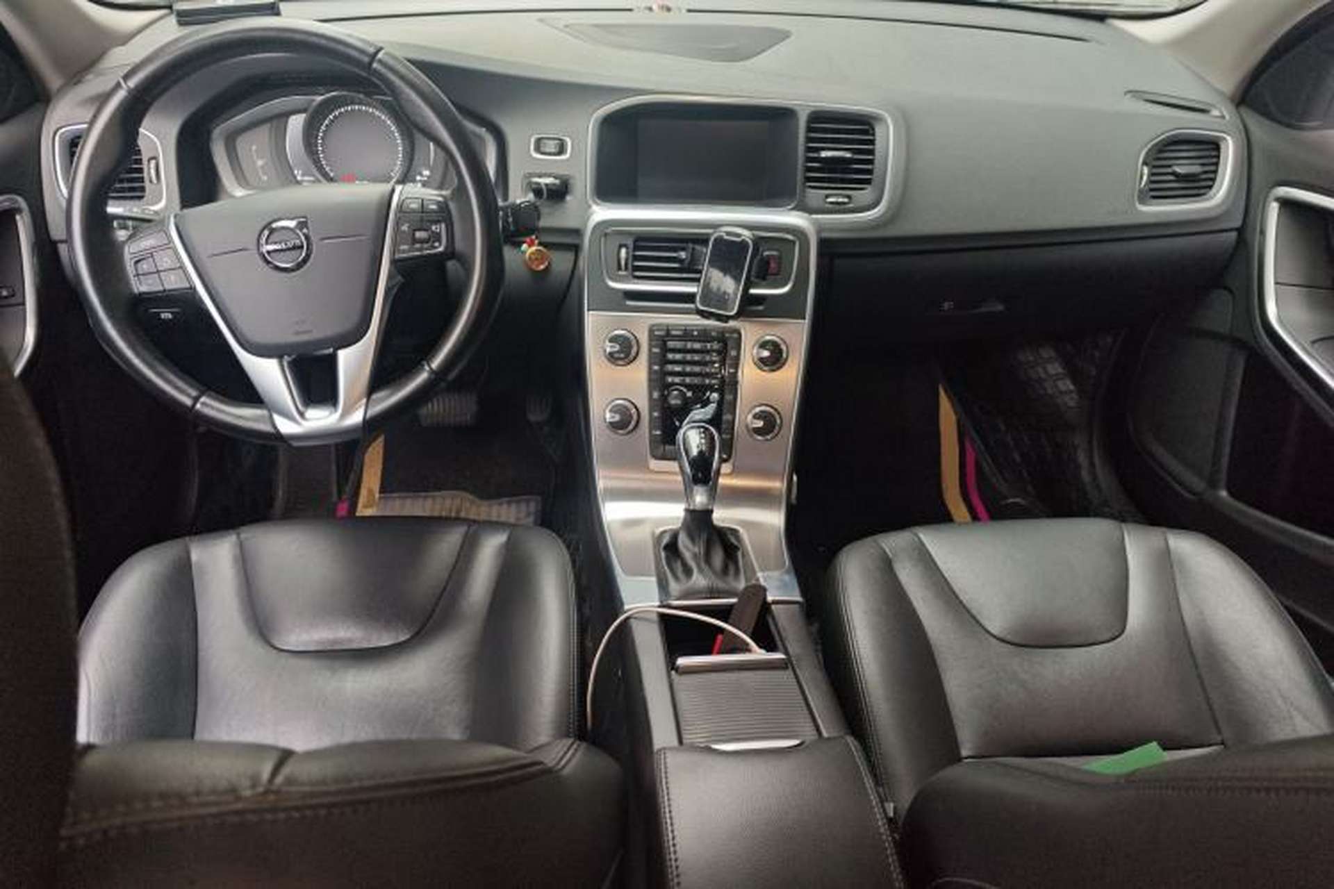 Used Volvo S60 2018 S60L T4 Smart & Ambitious Edition Center Console