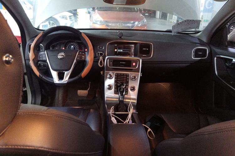 Used Volvo S60 2018 S60L T3 Smart Progress Edition Center Console