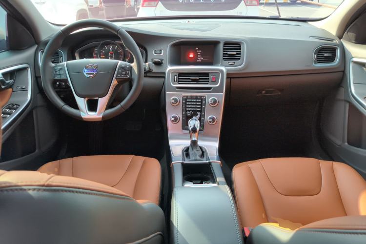 Used Volvo S60 2018 S60L T4 Zhiyuan Edition Center Console
