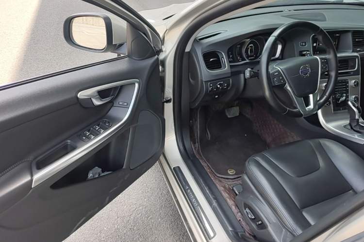 Used Volvo S60 2018 S60L T4 Zhiyuan Edition Driver Seat