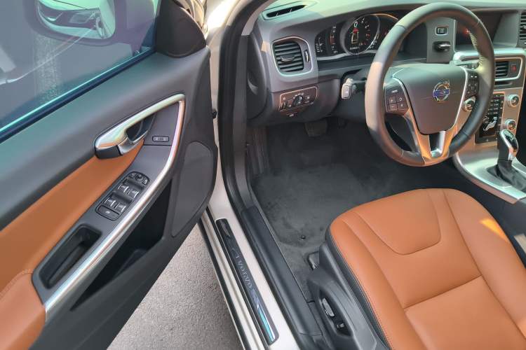 Used Volvo S60 2018 S60L T4 Zhiyuan Edition Driver Seat