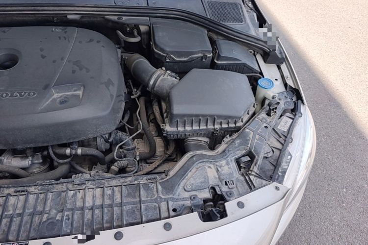 Used Volvo S60 2018 S60L T4 Zhiyuan Edition Engine Bay Left