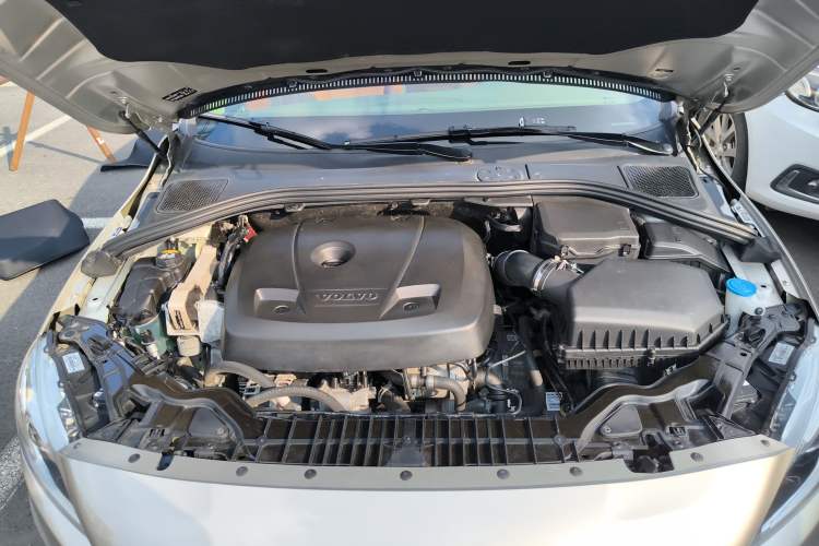 Used Volvo S60 2018 S60L T4 Zhiyuan Edition Engine Bay