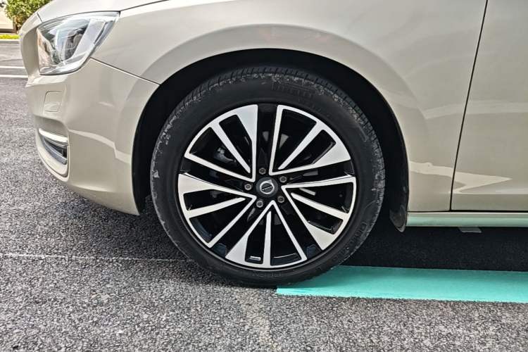 Used Volvo S60 2018 S60L T4 Smart & Ambitious Edition Exterior 4