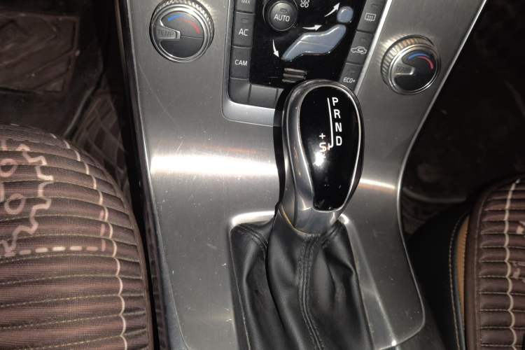 Used Volvo S60 2018 S60L T4 Smart & Ambitious Edition Gear Lever