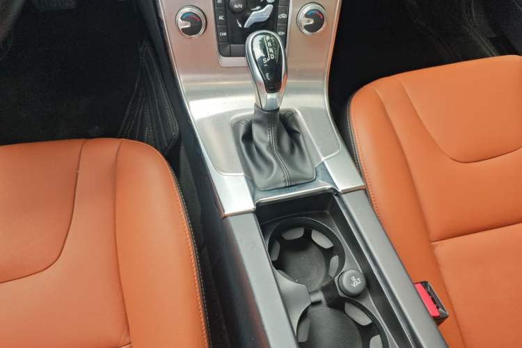 Used Volvo S60 2018 S60L T4 Smart & Ambitious Edition Gear Lever