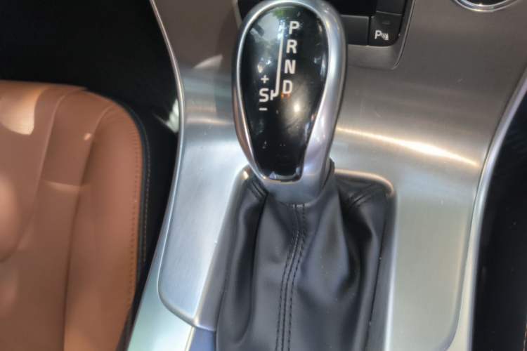 Used Volvo S60 2018 S60L T3 Smart Progress Edition Gear Lever