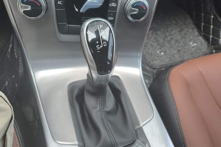 Used Volvo S60 2018 S60L T3 Smart Progress Edition Gear Lever