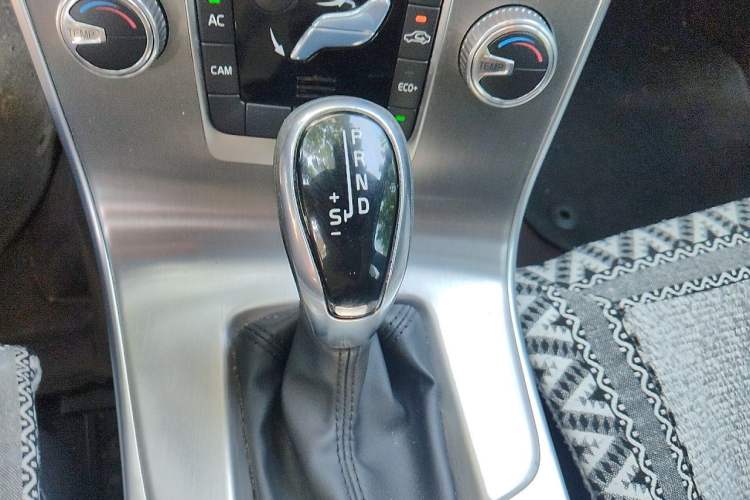 Used Volvo S60 2018 S60L T4 Smart & Ambitious Edition Gear Lever