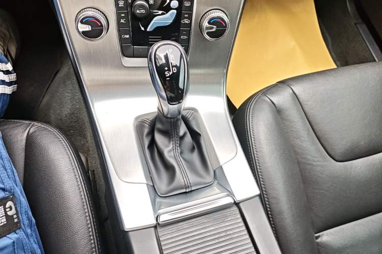 Used Volvo S60 2018 S60L T4 Smart & Ambitious Edition Gear Lever