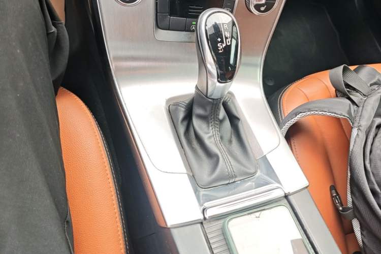 Used Volvo S60 2018 S60L T4 Zhiyuan Edition Gear Lever