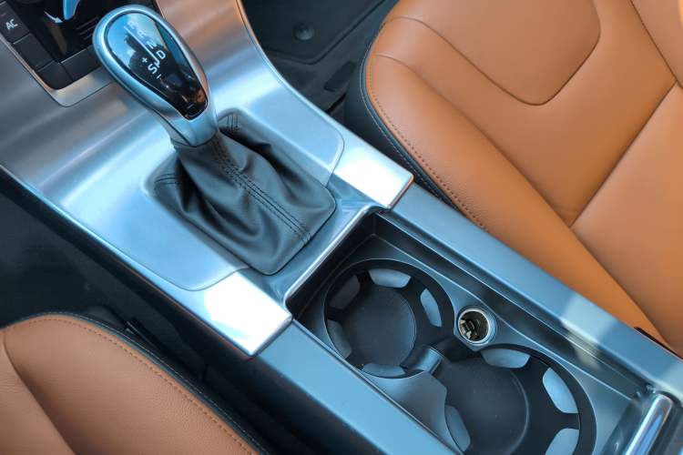 Used Volvo S60 2018 S60L T4 Zhiyuan Edition Gear Lever