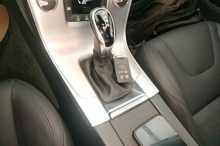 Used Volvo S60 2018 S60L T5 Intelligent Drive Progressive Edition Gear Lever