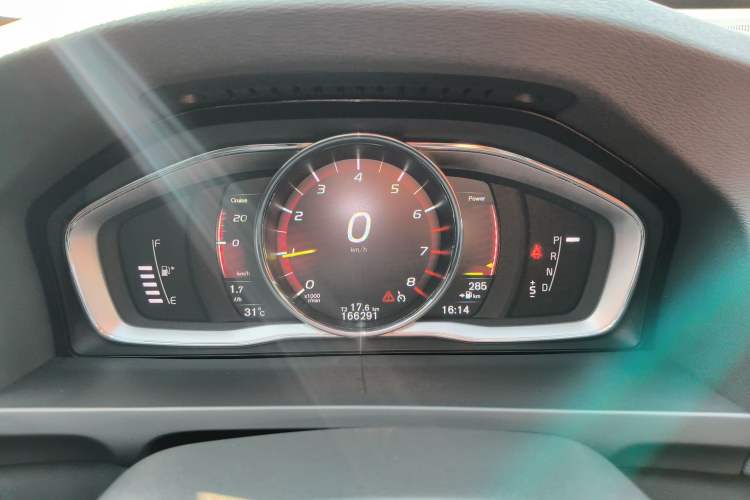 Used Volvo S60 2018 S60L T4 Zhiyuan Edition Instrument Cluster