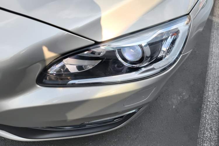 Used Volvo S60 2018 S60L T4 Zhiyuan Edition Left Front Headlight