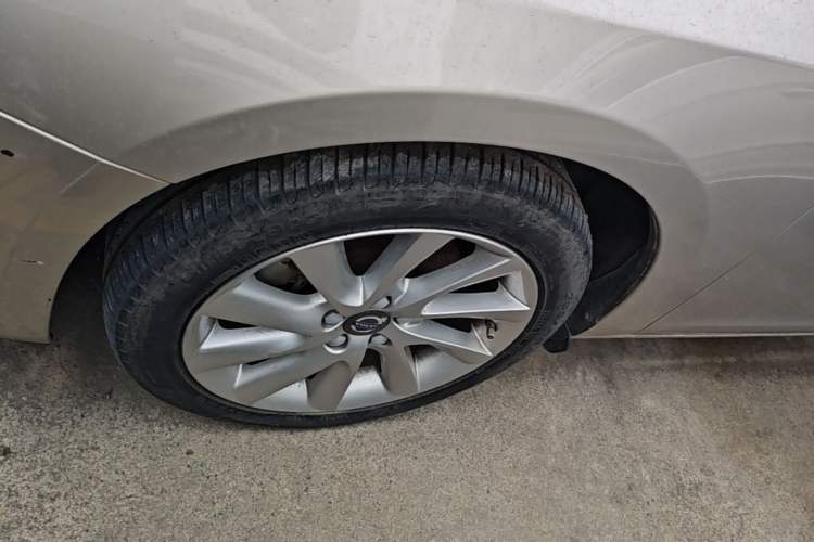 Used Volvo S60 2018 S60L T4 Zhiyuan Edition Left Front Wheel Hub