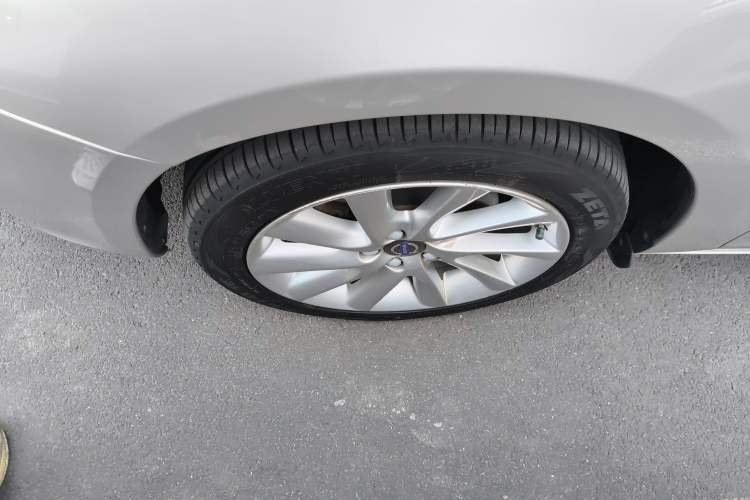 Used Volvo S60 2018 S60L T4 Zhiyuan Edition Left Front Wheel Hub