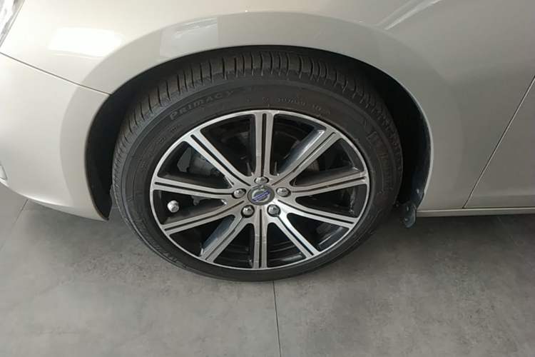 Used Volvo S60 2018 S60L T5 Intelligent Drive Progressive Edition Left Front Wheel Hub