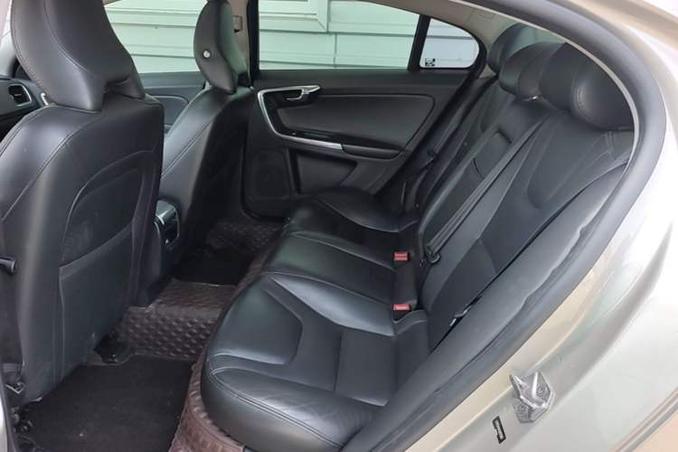 Used Volvo S60 2018 S60L T4 Zhiyuan Edition Left Rear Seat
