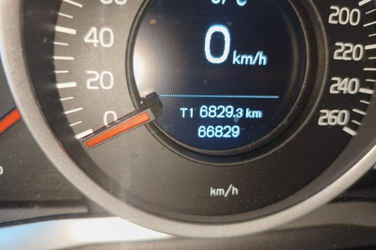 Used Volvo S60 2018 S60L T3 Smart Progress Edition Odometer Close Up