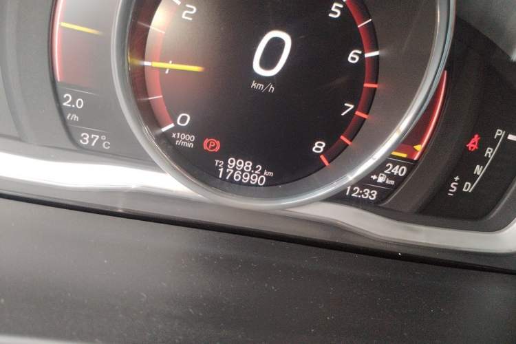 Used Volvo S60 2018 S60L T4 Smart & Ambitious Edition Odometer Close Up