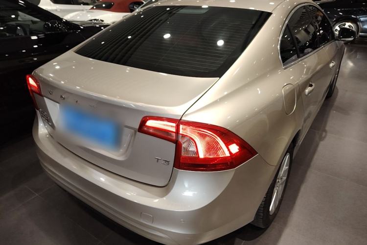 Used Volvo S60 2018 S60L T3 Smart Upgrade Edition Rear Right 45 Deg