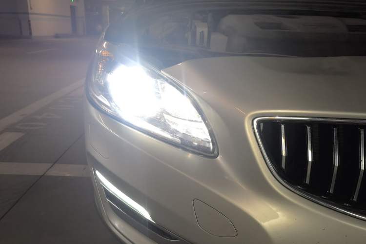 Used Volvo S60 2018 S60L T4 Smart & Ambitious Edition Right Front Headlight