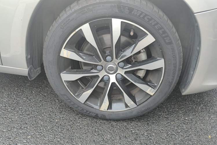 Used Volvo S60 2018 S60L T3 Smart Progress Edition Right Front Wheel Hub