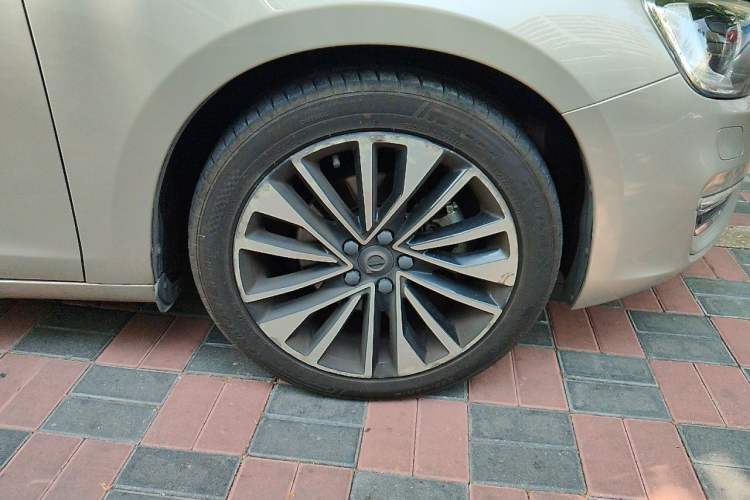 Used Volvo S60 2018 S60L T4 Smart & Ambitious Edition Right Front Wheel Hub